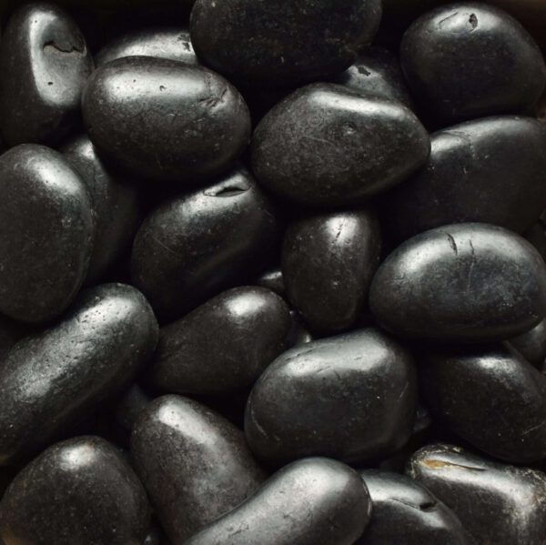 black polished pebbles large 2 e1703197930424